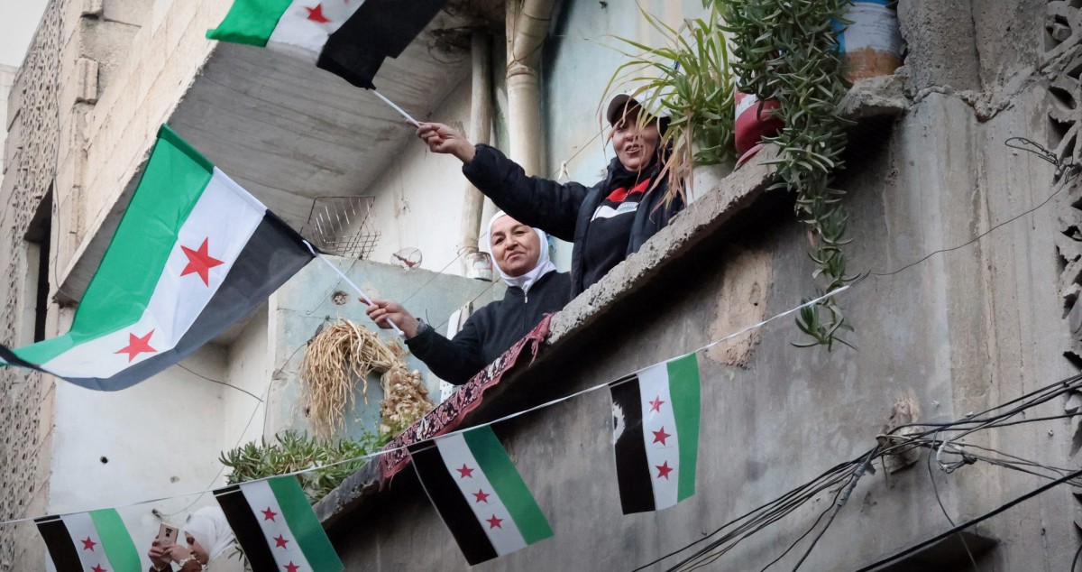 ملايين السوريين يتوافدون إلى الساحات العامة لإحياء الذكرى الأولى للتحرير