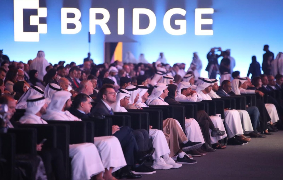 انطلاق قمة 'بريدج 2025' في أبوظبي بمشاركة وزير الإعلام لبحث مستقبل الإعلام العالمي
