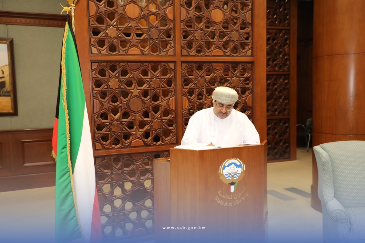 رئيس ديوان المحاسبة يبحث مع وفد عُماني الموضوعات الرقابية