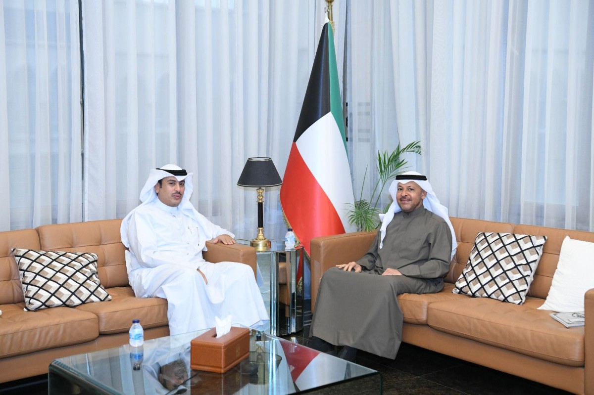 محافظ الفروانية يبحث مع أهالي خيطان تحسين الخدمات والبنية التحتية