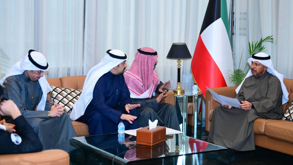 محافظ الفروانية يبحث مع أهالي خيطان تحسين الخدمات والبنية التحتية