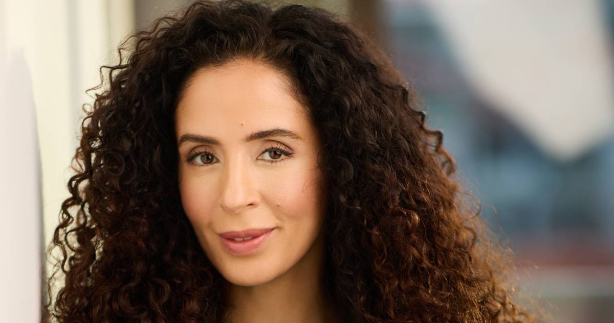 عائشة كاي تتنقل بين بر وبحر 'شارع الأعشى 'و'المرسى'