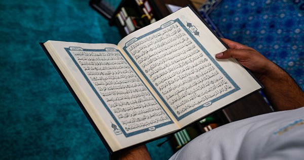 محكمة تلزم مريضيْ سرطان بحفظ القرآن 