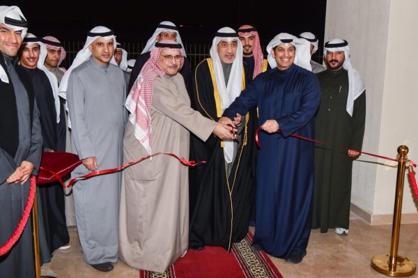 رئيس الوزراء بالإنابة يفتتح ستاد "نايف الدبوس" ومجمع صالات الألعاب في نادي الفحيحيل. المطيري: "المجمع" يجسد حرص القيادة السياسية ودعمها المتواصل للقطاعين الرياضي والشبابي. يضم ملعب كرة قدم يتسع لـ12 ألف متفرج وصالات للألعاب الجماعية 