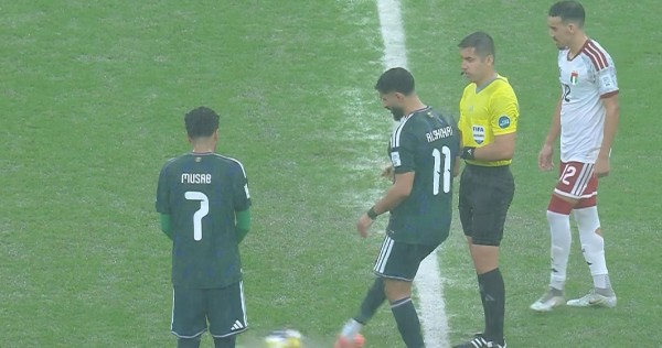 توقف مباراة السعودية و الإمارات في كأس العرب بسبب الأمطار الغزيرة 