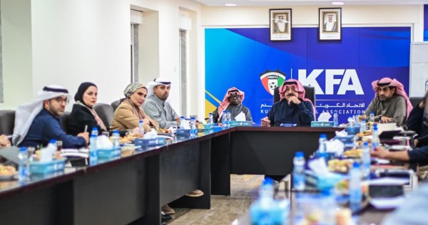 الكويت و العربي يختتمان التحضير لنهائي أغلى الكؤوس 