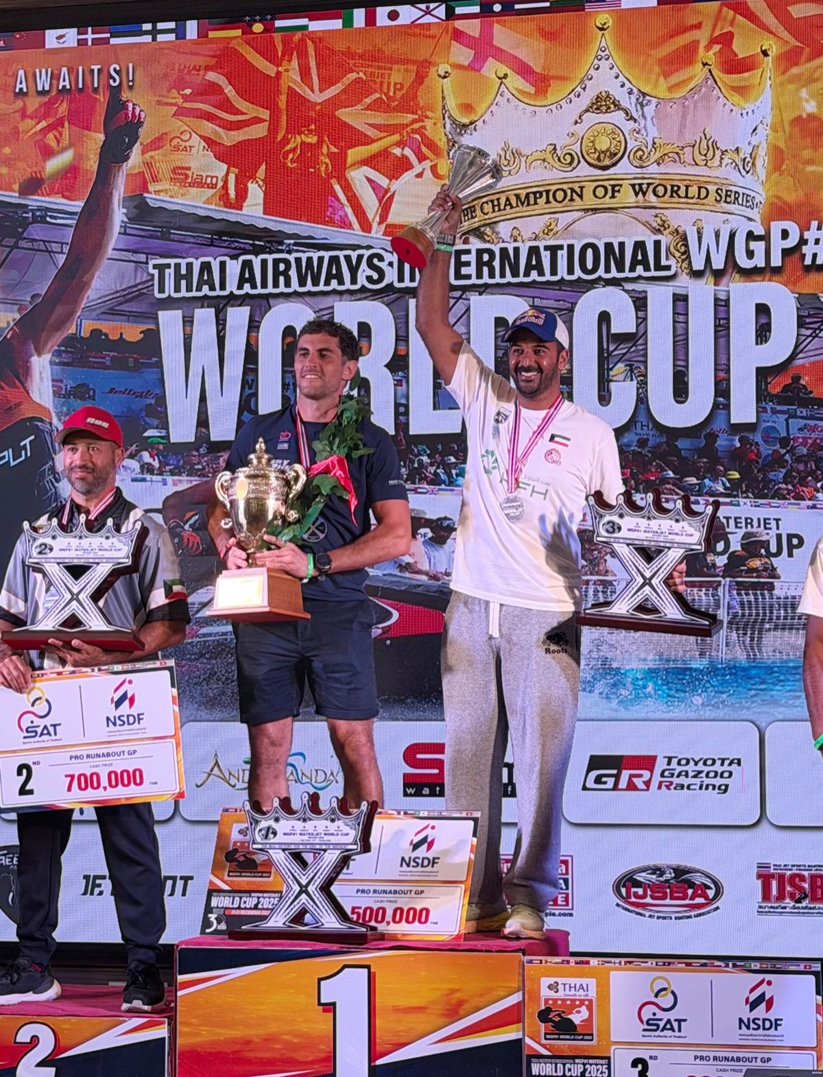 أبطال الكويت يحققون مراكز متقدمة في كأس العالم للدراجات المائية