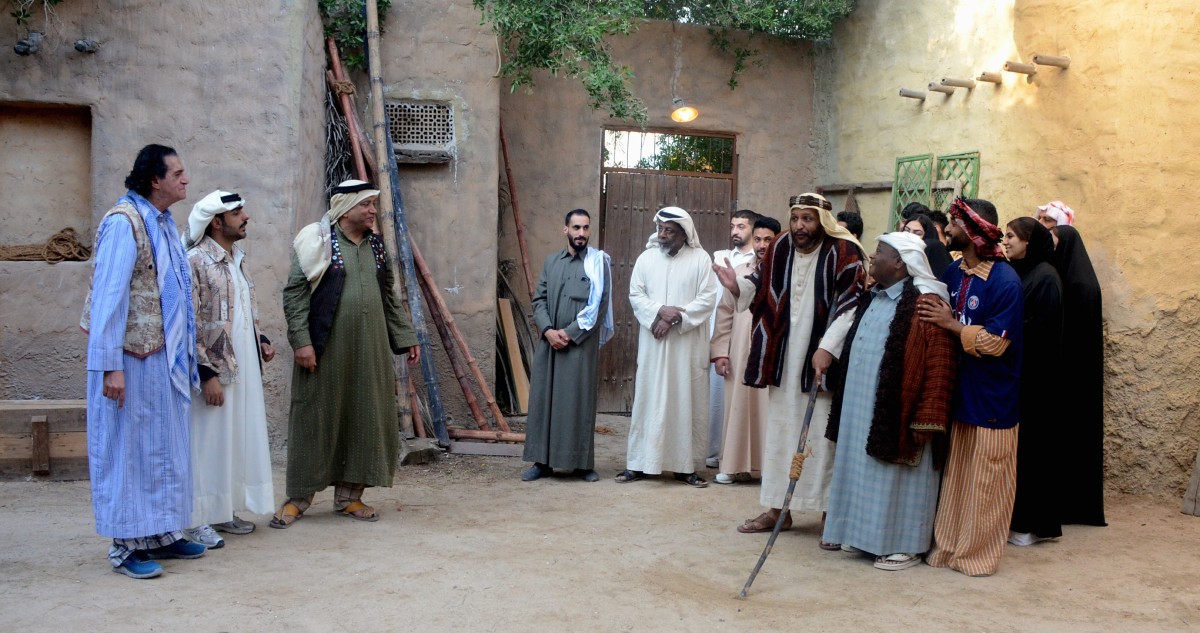 إيمان فيصل...'متوهجة'  بين أخيها وزوجها في 'مرضي ودحام'