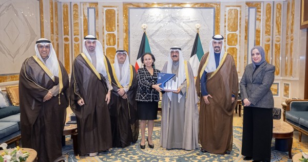 سمو الأمير يتسلم التقرير السنوي العاشر لأعمال هيئة تشجيع الاستثمار المباشر (2024 2025) 