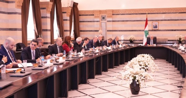 مجلس الوزراء اللبناني يقر قانون الانتظام المالي واستعادة الودائع لدى المصارف - سلام: من تقل ودائعهم عن 100 ألف دولار سيحصلون على أموالهم كاملة 