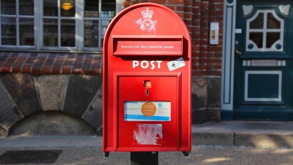 الدنمارك أول دولة في العالم تُغلق البريد العام 