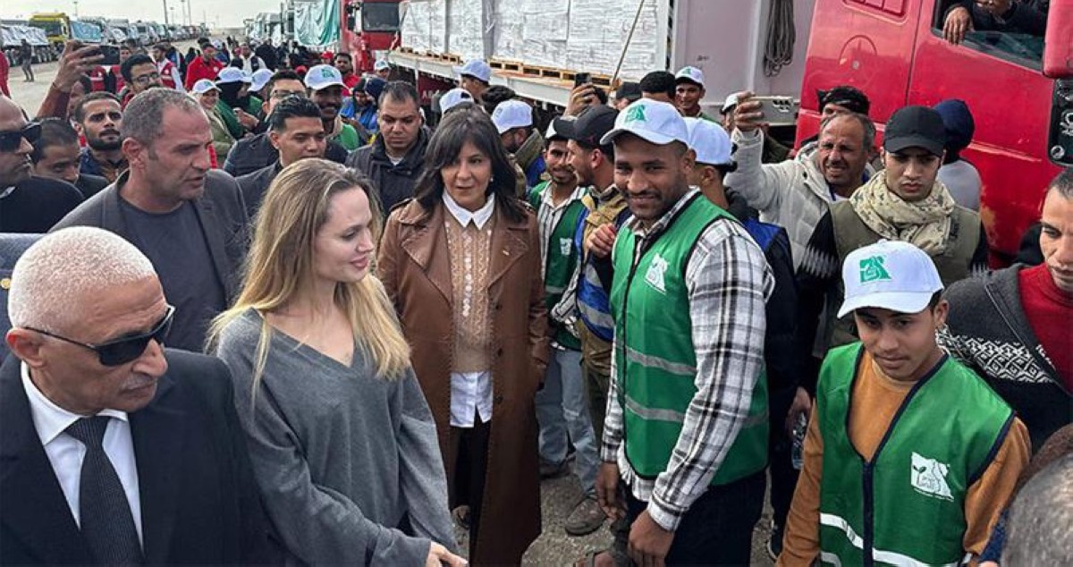 أنجلينا جولي في زيارة إنسانية إلى معبر رفح تضامناً مع الشعب الفلسطيني