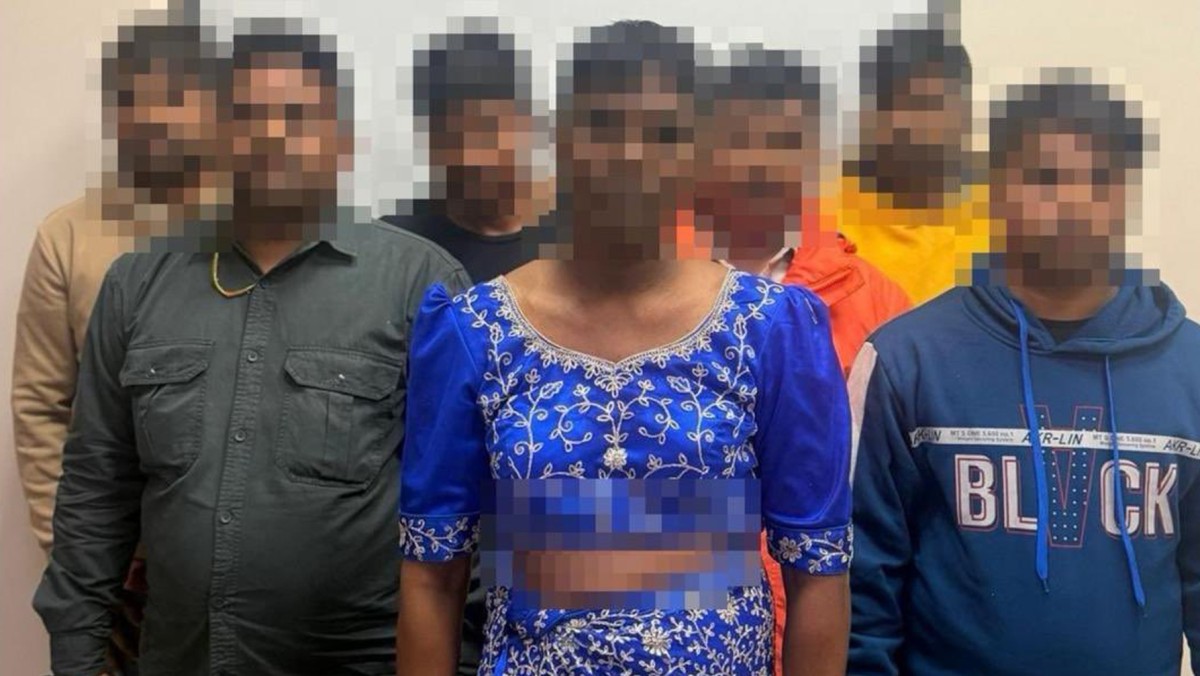 &rlm;⁧‫'الداخلية'‬⁩: ضبط أشخاص ظهروا في مقطع بمخالفة تمس الآداب العامة والتشبه بالنساء
