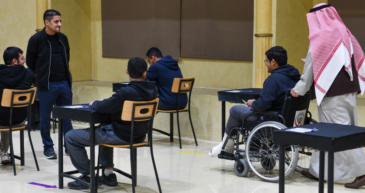 طلبة الصف الـ12 يبدأون اختبارات نهاية الفصل الأول