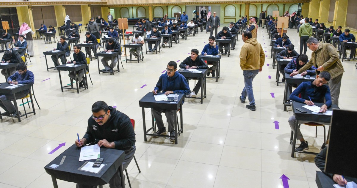 طلبة الصف الـ12 يبدأون اختبارات نهاية الفصل الأول