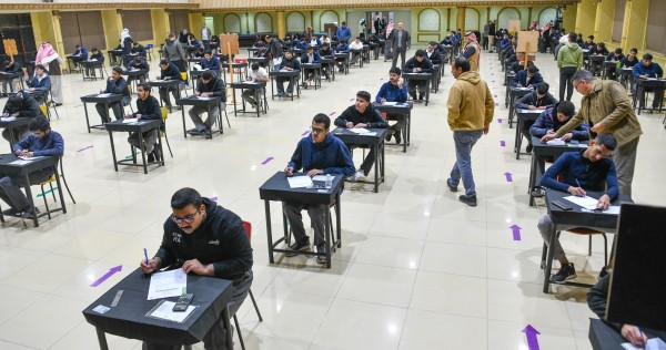 اختبارات نهاية الفصل لطلبة الصف الـ12 للأقسام العلمية والأدبية 2025-2026