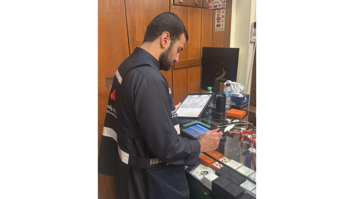 'التجارة': ضبط 148 سلعة مقلدة بمحل في 'العاصمة' وإغلاقه فوراً