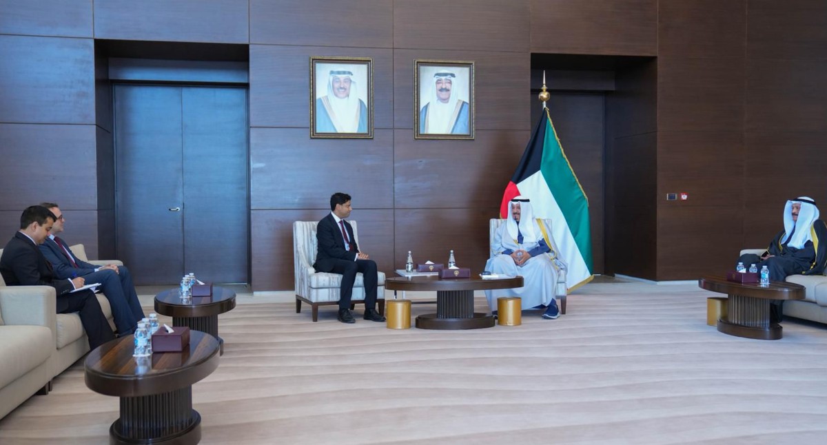 رئيس الوزراء يبحث العلاقات مع السفير البريطاني