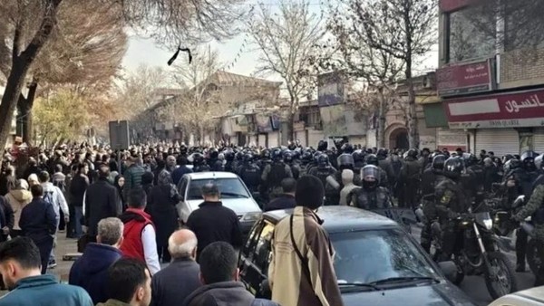 انقطاع تام للإنترنت في إيران... والاحتجاجات الشعبية تتوسع 