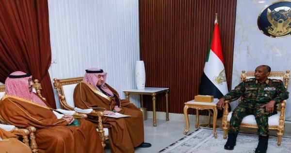 نائب وزير الخارجية السعودي يبحث مع البرهان جهود السلام في السودان