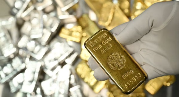 تراجع أسعار الذهب والمعادن النفيسة اليوم مع ارتفاع الدولار وترقب بيانات الوظائف الأمريكية
