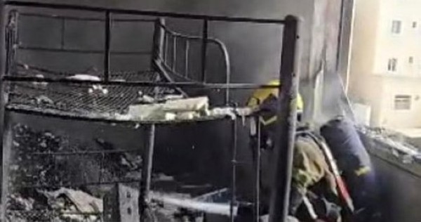 الإطفاء تسيطر على حريق منزل في النسيم وإصابة شخص