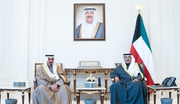 ولي العهد يستقبل العبدالله والحمود واليوسف