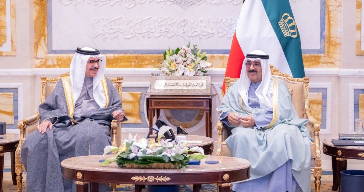 سمو الأمير يستقبل النائب الأول ووزير الداخلية البحريني