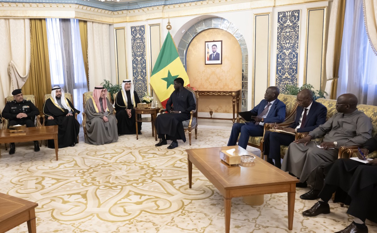 الرئيس السنغالي يستقبل سمو الشيخ ناصر المحمد والنائب الأول والعضو المنتدب لهيئة الاستثمار