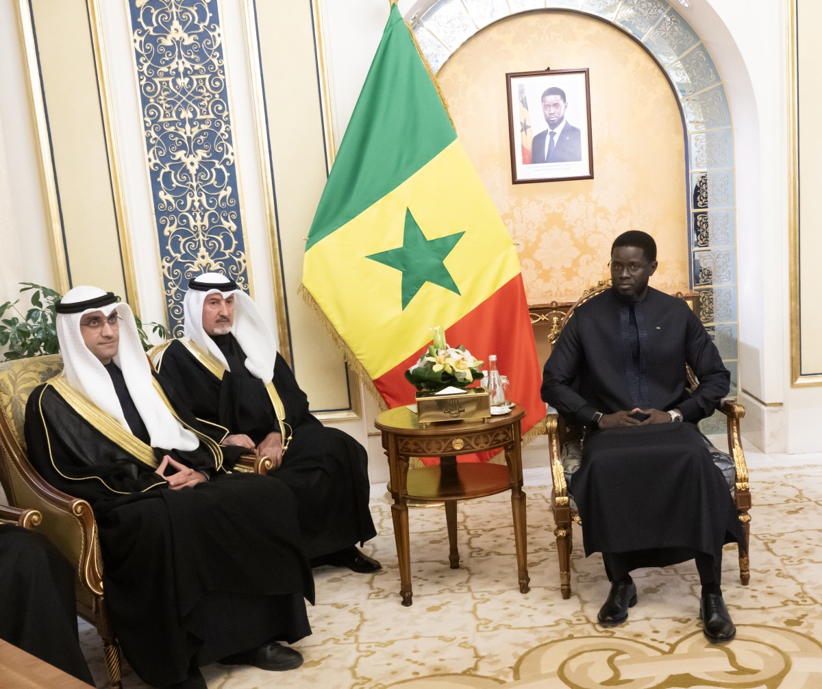 الرئيس السنغالي يستقبل سمو الشيخ ناصر المحمد والنائب الأول والعضو المنتدب لهيئة الاستثمار