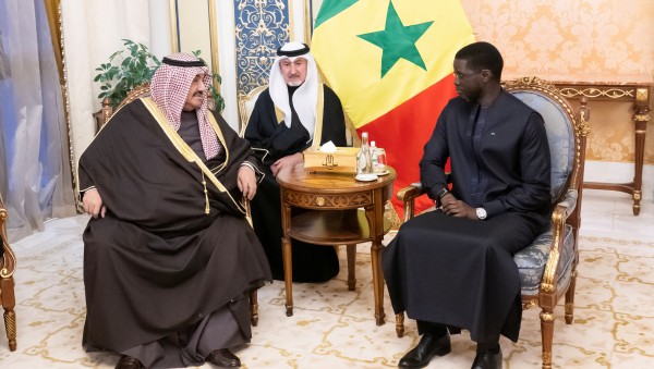 الرئيس السنغالي يستقبل سمو الشيخ ناصر المحمد والنائب الأول والعضو المنتدب لهيئة الاستثمار