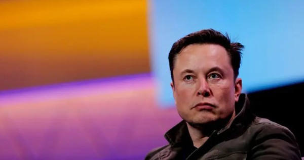 إيلون ماسك يعرض خدمة الإنترنت عبر "ستارلينك" مجاناً في #إيران 