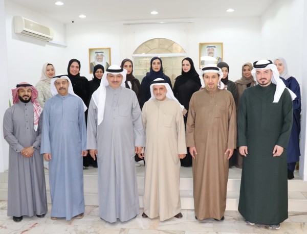 د. بدر البصيري يزور المكتب الثقافي الكويتي بالبحرين ويناقش تطوير خدمات الطلبة