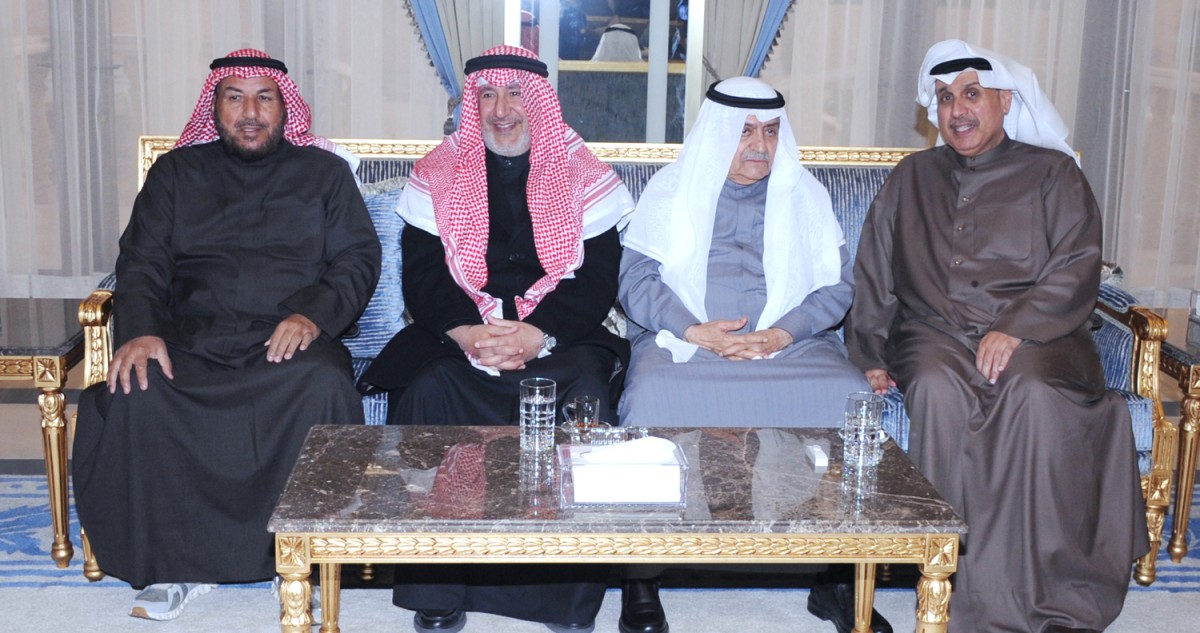 حمد جابر العلي يستقبل ضيوف ديوانه