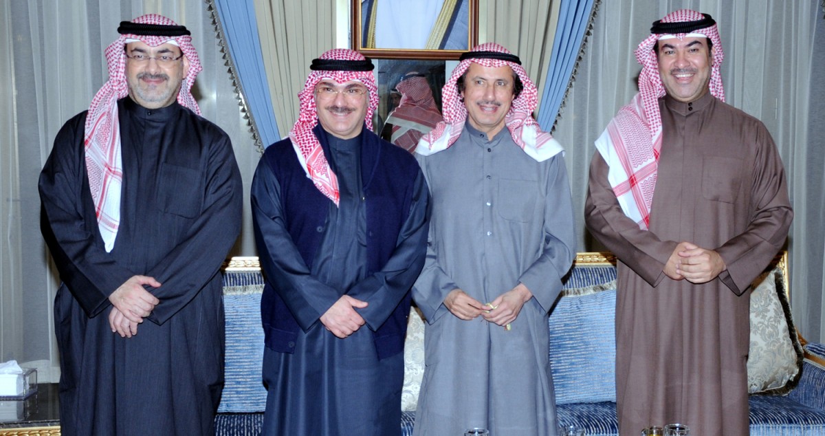 حمد جابر العلي يستقبل ضيوف ديوانه