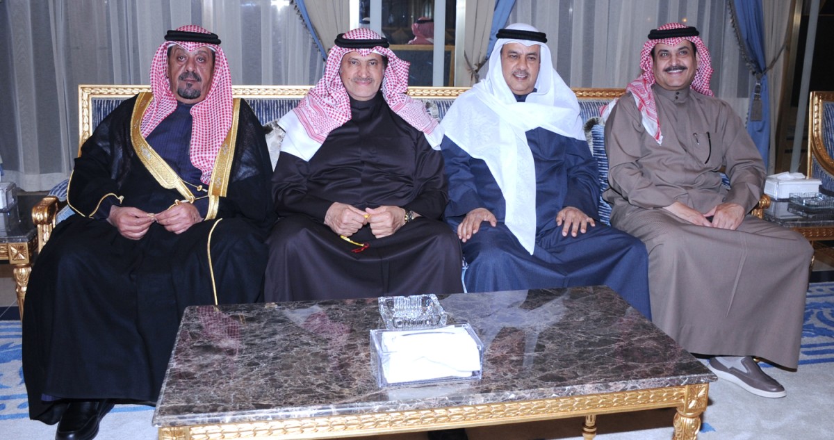 حمد جابر العلي يستقبل ضيوف ديوانه