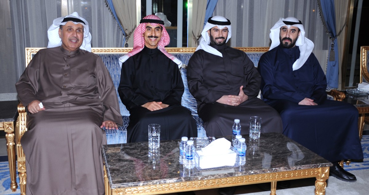 حمد جابر العلي يستقبل ضيوف ديوانه