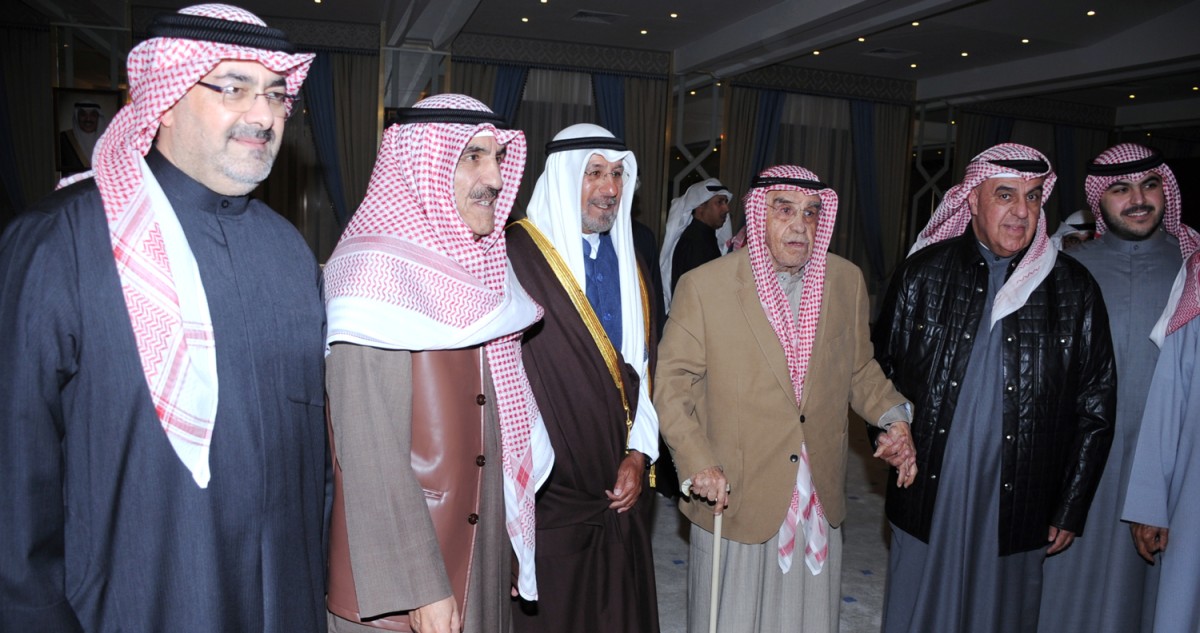 حمد جابر العلي يستقبل ضيوف ديوانه