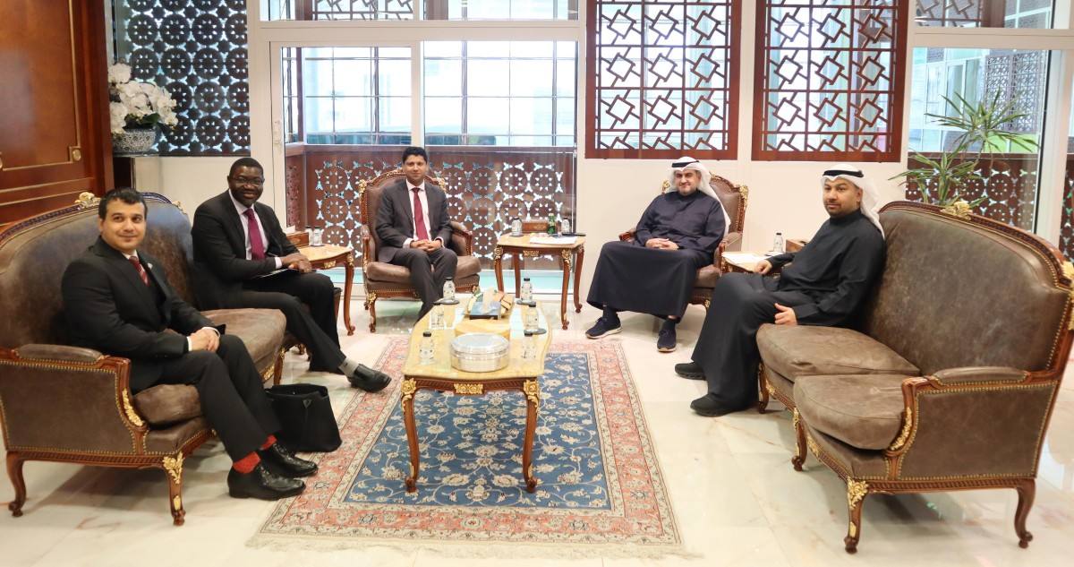 وزير العدل بحث مع سفير المملكة المتحدة دعم الشراكة القانونية والقضائية بين البلدين