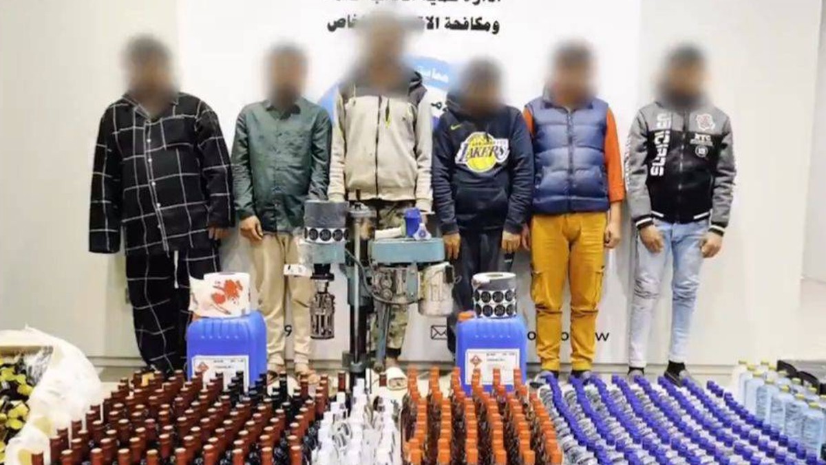 ضبط مصنع لتصنيع مشروبات كحولية داخل استراحة في 'كبد'
