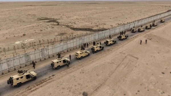 بغداد تطلب من دول العالم استلام معتقلي 'داعش' الأجانب من سورية - رئيس الحكومة العراقية وماكرون يبحثان القضية