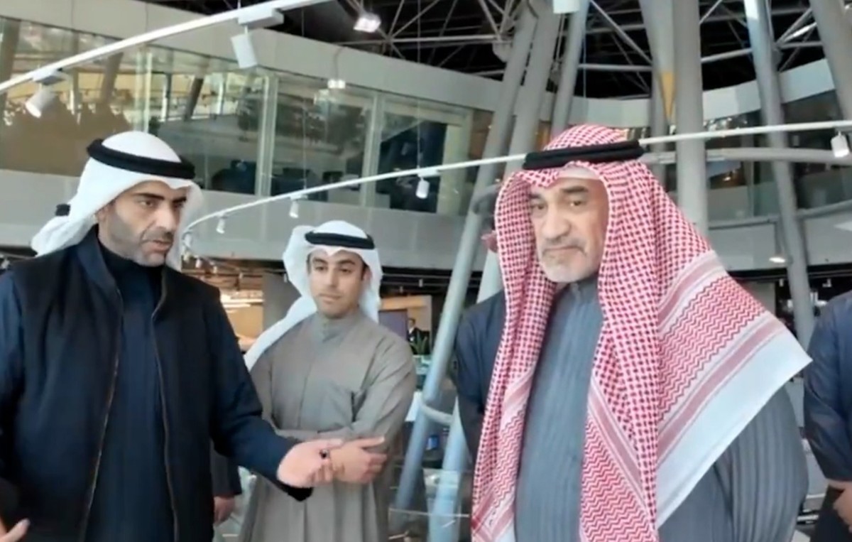 'الداخلية' تتسلم دوريات حديثة مقدّمة من شركة علي الغانم وأولاده
