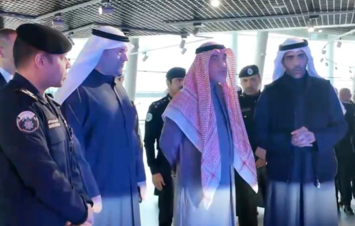 'الداخلية' تتسلم دوريات حديثة مقدّمة من شركة علي الغانم وأولاده