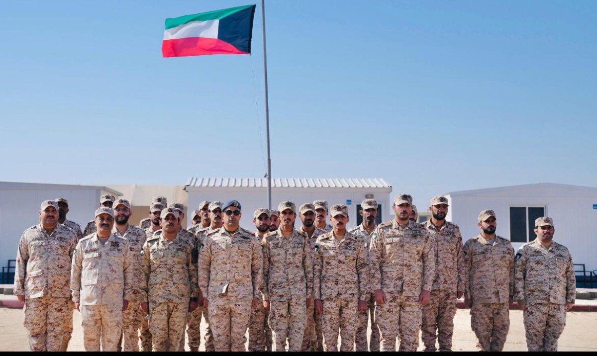 نائب رئيس الأركان يتفقد مواقع عسكرية في المنطقة الشمالية