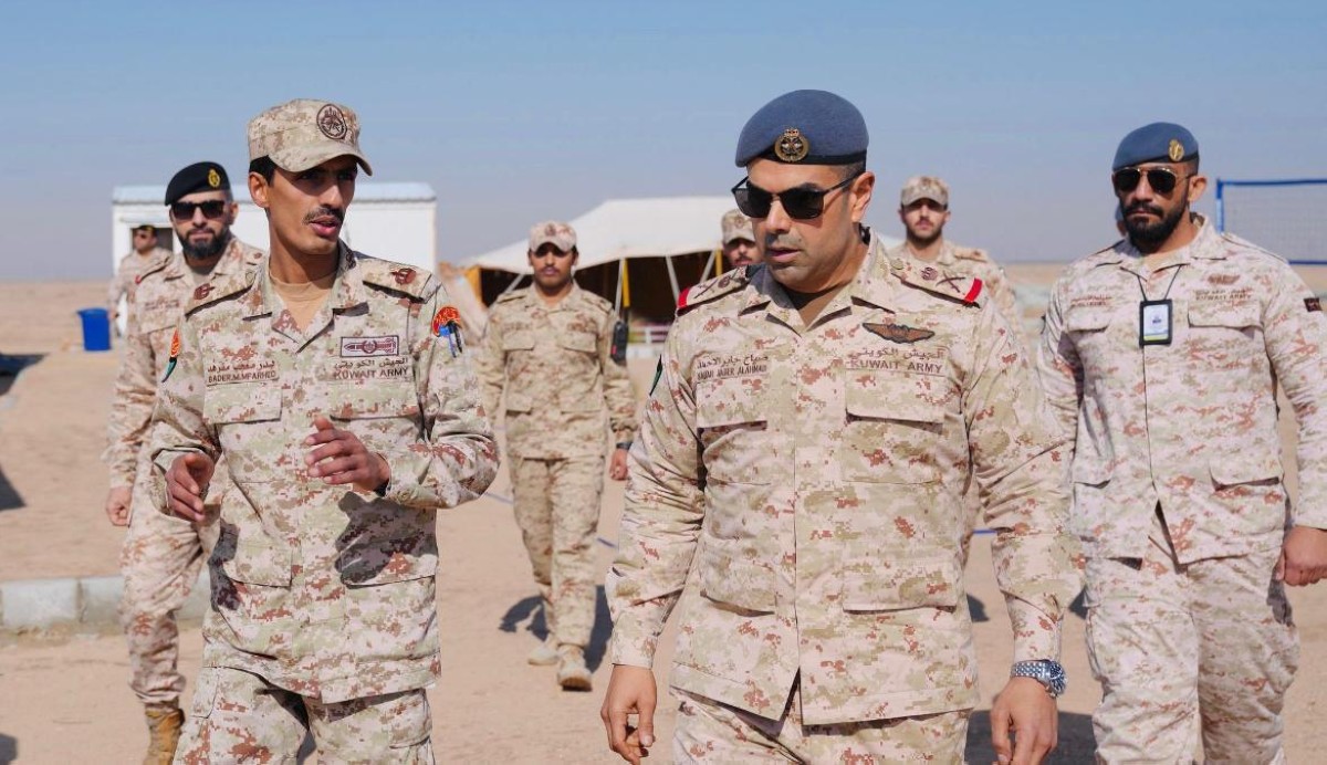 الكويت – نائب رئيس الأركان يتفقد المواقع العسكرية في المنطقة الشمالية