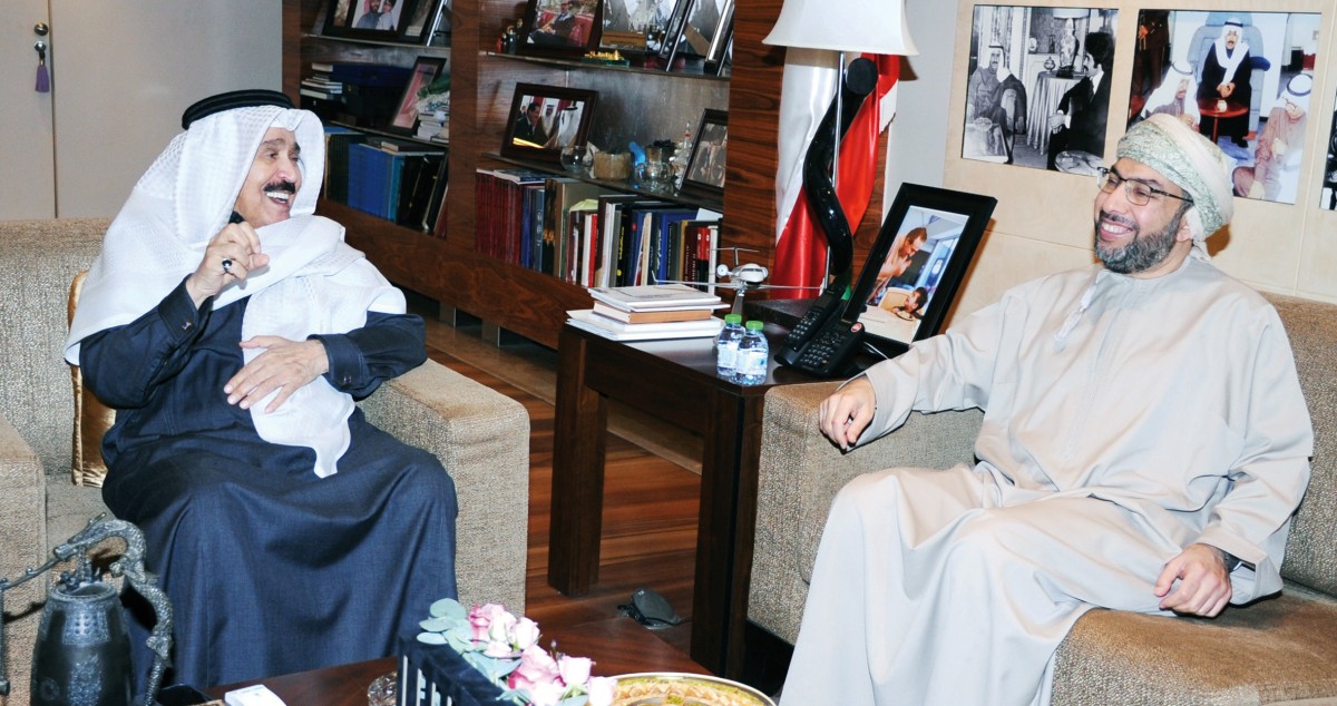 الكويت – الجارالله يستقبل السفير العماني ويتلقى اتصالا من حمد جا…
