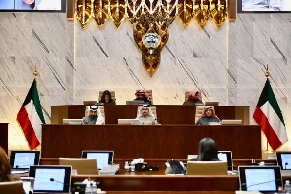 "البلدية": قرار إزالة المدارس الأهلية من السكن الخاص نافذ و"الداخلية" تتحفظ على مواقع بديلة. "البلدي" أقر توسعة محطة تنقية كبد وعدّل قرار إقامة مجمعات سكنية للعمالة الوافدة 