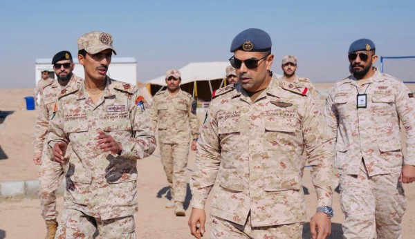 نائب رئيس الأركان يتفقد المواقع العسكرية في المنطقة الشمالية الكويتية
