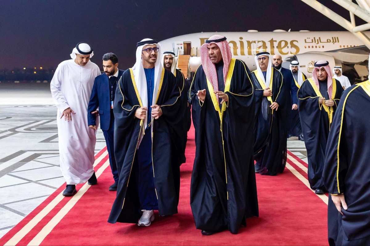 عبدالله بن زايد يصل الكويت في زيارة رسمية