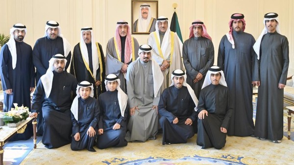 ولي العهد يستقبل النائب الأول وأهالي شهيدي الواجب سعود الخمسان ومحمد الهاجري